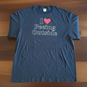 “I Love Peeing Outside” Tshirt Size 2XL Black Excellent Used Condition
